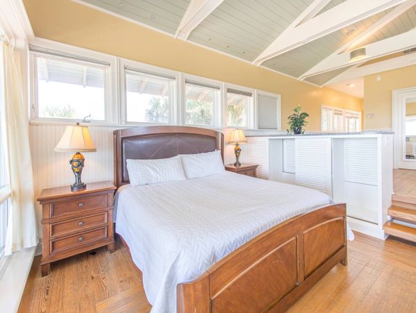 Waterfront Luxury Home Fabulous Views