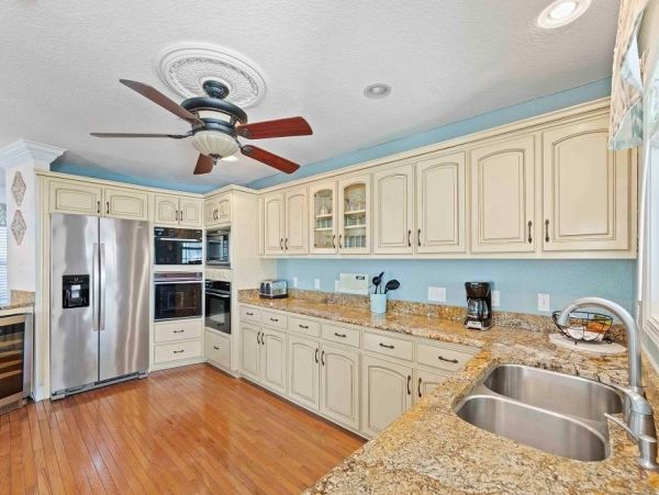 Beachside Five Bedroom Vacation Rental in Pensacola Beach
