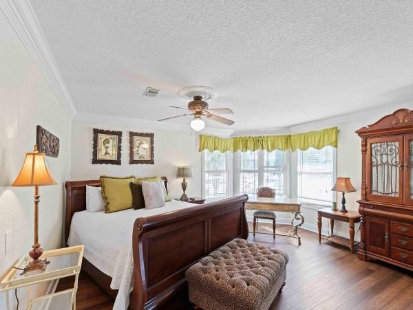 Beachside Five Bedroom Vacation Rental in Pensacola Beach