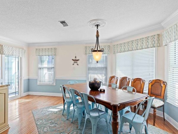 Beachside Five Bedroom Vacation Rental in Pensacola Beach