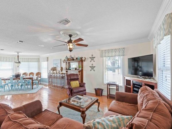 Beachside Five Bedroom Vacation Rental in Pensacola Beach