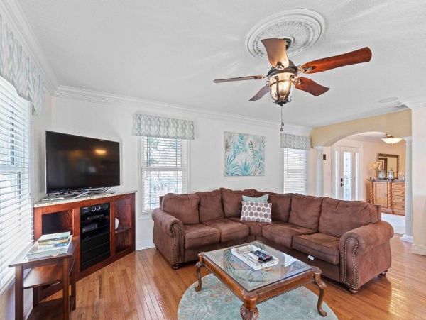 Beachside Five Bedroom Vacation Rental in Pensacola Beach