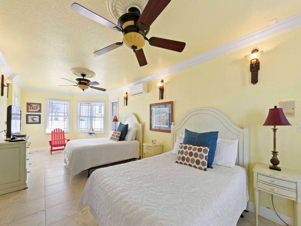 Beachside Five Bedroom Vacation Rental in Pensacola Beach