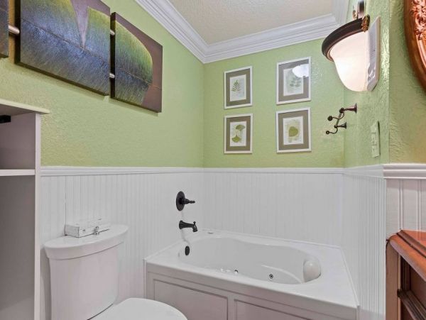 Beachside Five Bedroom Vacation Rental in Pensacola Beach