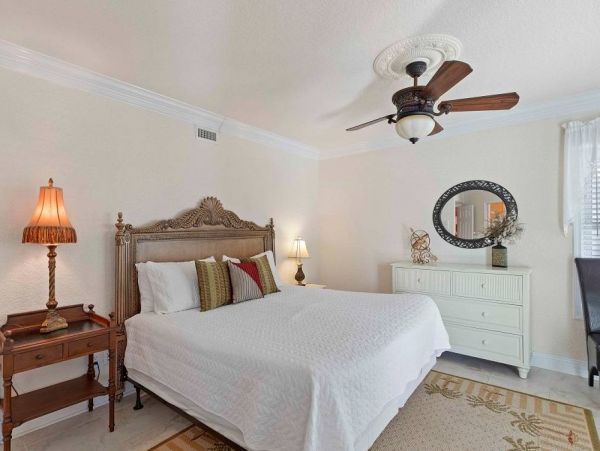 Beachside Five Bedroom Vacation Rental in Pensacola Beach
