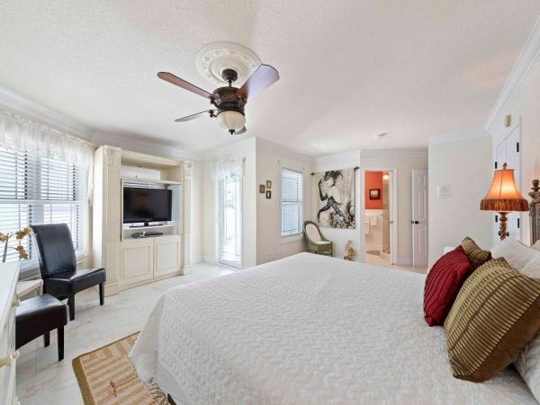 Beachside Five Bedroom Vacation Rental in Pensacola Beach