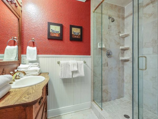Beachside Five Bedroom Vacation Rental in Pensacola Beach