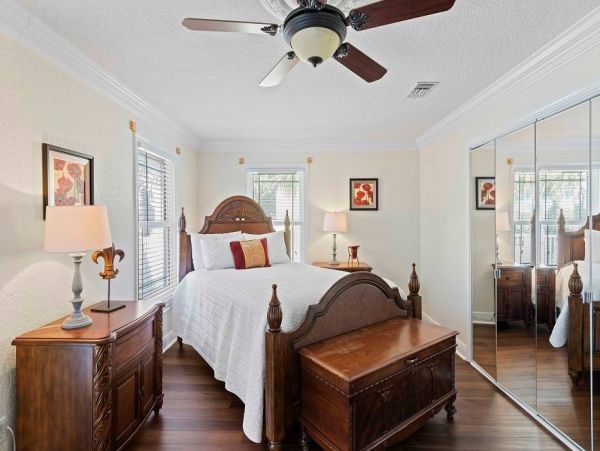 Beachside Five Bedroom Vacation Rental in Pensacola Beach