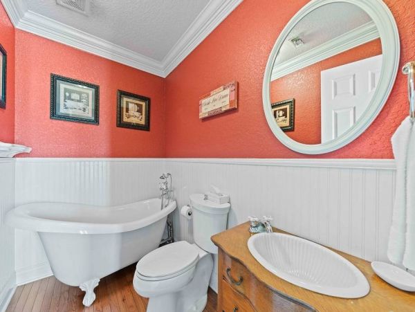 Beachside Five Bedroom Vacation Rental in Pensacola Beach