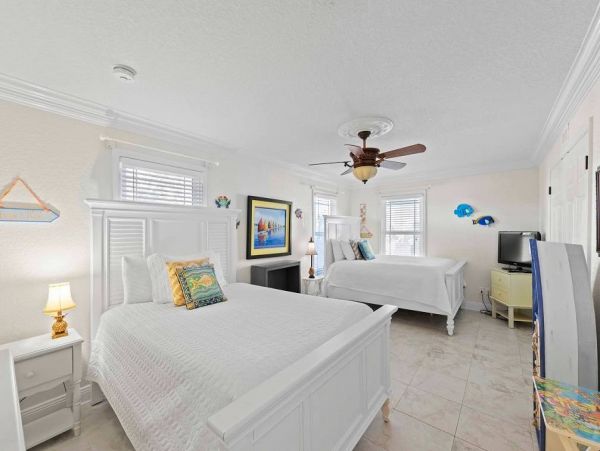 Beachside Five Bedroom Vacation Rental in Pensacola Beach