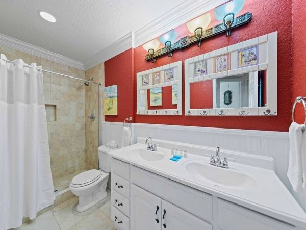 Beachside Five Bedroom Vacation Rental in Pensacola Beach