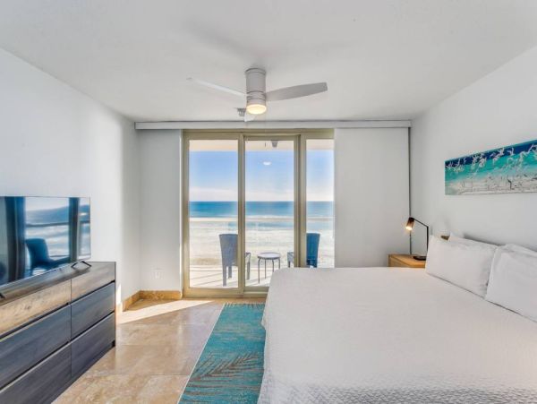 Rare 4 Bedroom  Four bathroom Beachfront Vacation Condo Pensacola Beach