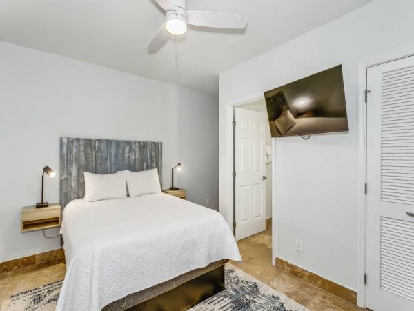 Rare 4 Bedroom  Four bathroom Beachfront Vacation Condo Pensacola Beach
