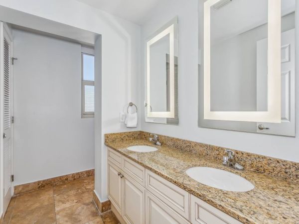 Rare 4 Bedroom  Four bathroom Beachfront Vacation Condo Pensacola Beach