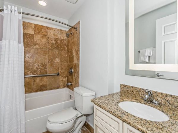 Rare 4 Bedroom  Four bathroom Beachfront Vacation Condo Pensacola Beach