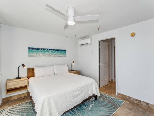 Rare 4 Bedroom  Four bathroom Beachfront Vacation Condo Pensacola Beach