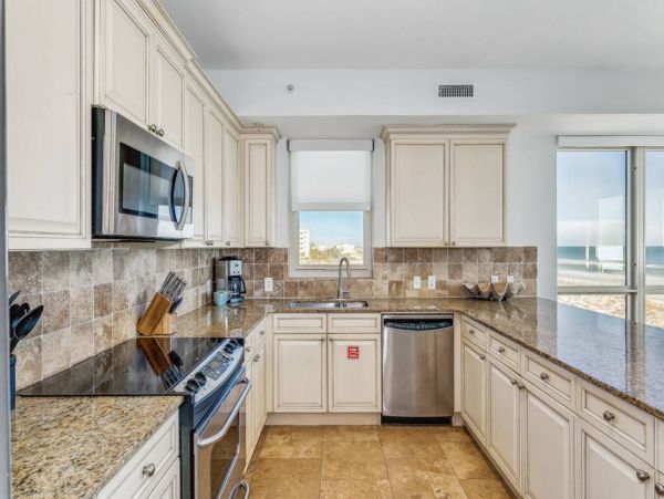 Rare 4 Bedroom  Four bathroom Beachfront Vacation Condo Pensacola Beach