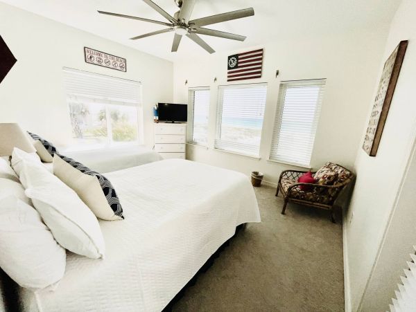 Gulf Breeze Vacation Rental: Beachfront Paradise Awaits