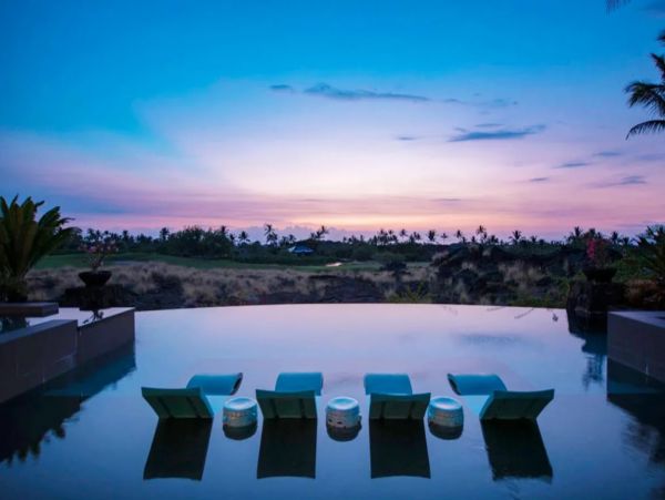 Kailua Golf Course Luxury Five Bedroom Vacation Home