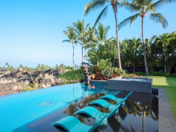 Kailua Golf Course Luxury Five Bedroom Vacation Home
