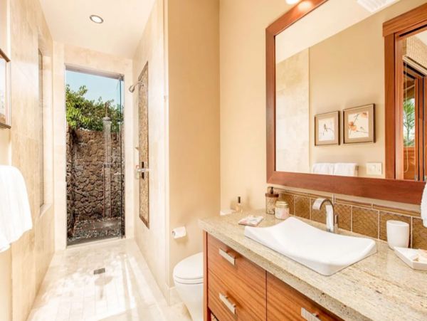 Kailua Golf Course Luxury Five Bedroom Vacation Home