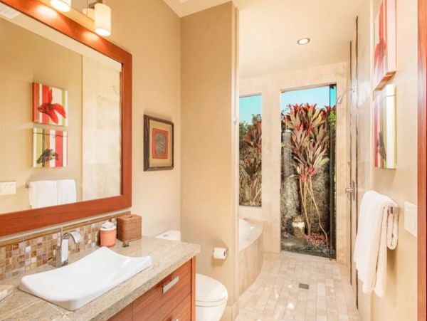 Kailua Golf Course Luxury Five Bedroom Vacation Home