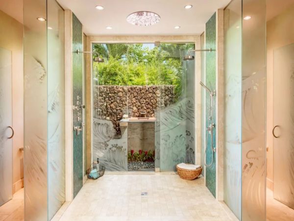 Kailua Golf Course Luxury Five Bedroom Vacation Home