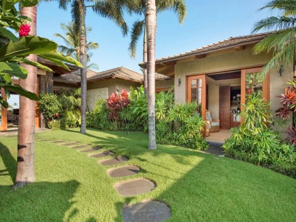 Kailua Golf Course Luxury Five Bedroom Vacation Home