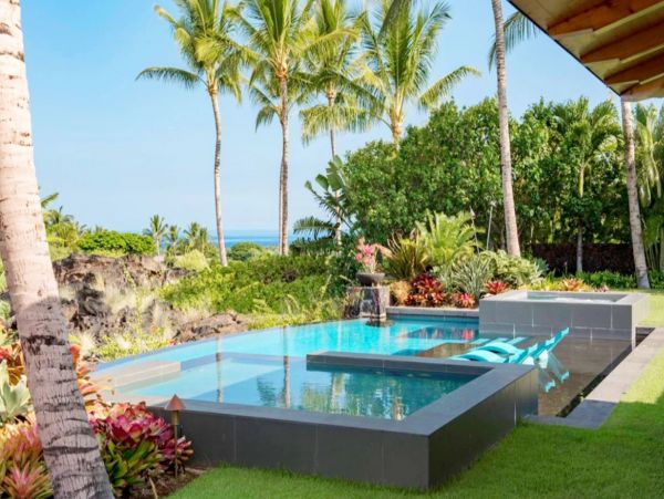 Kailua Golf Course Luxury Five Bedroom Vacation Home