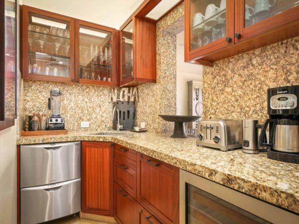 Kohala Coast Oceanfront Four Bedroom Vacation Rental