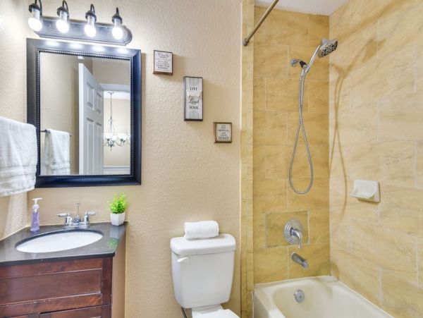Opa-locka Comfortable Three Bedroom Vacation Rental