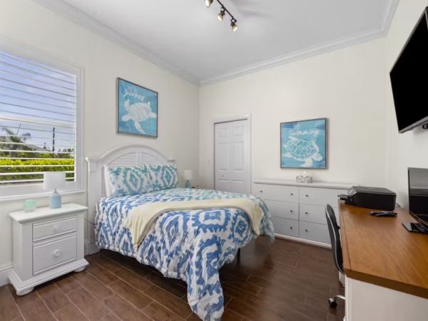 Close to Beach Three Bedroom Vacation Rental in Marco Island