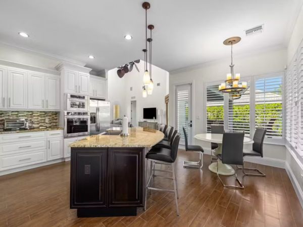 Close to Beach Three Bedroom Vacation Rental in Marco Island