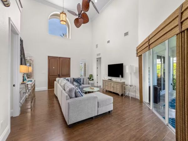 Close to Beach Three Bedroom Vacation Rental in Marco Island