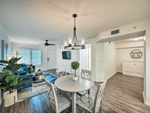 Charming Vacation Getaway with 2 Bedrooms in Naples