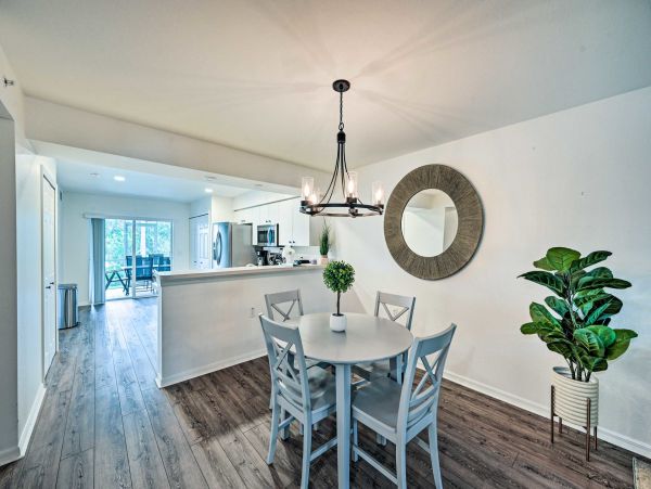 Charming Vacation Getaway with 2 Bedrooms in Naples