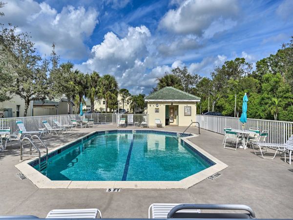 Charming Vacation Getaway with 2 Bedrooms in Naples