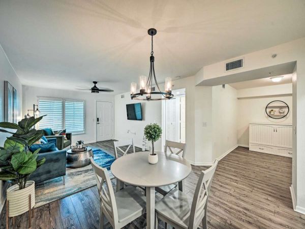 Charming Vacation Getaway with 2 Bedrooms in Naples