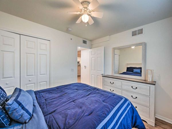 Charming Vacation Getaway with 2 Bedrooms in Naples