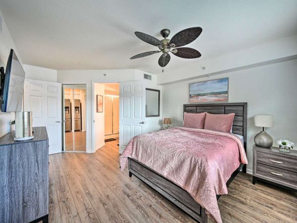 Charming Vacation Getaway with 2 Bedrooms in Naples