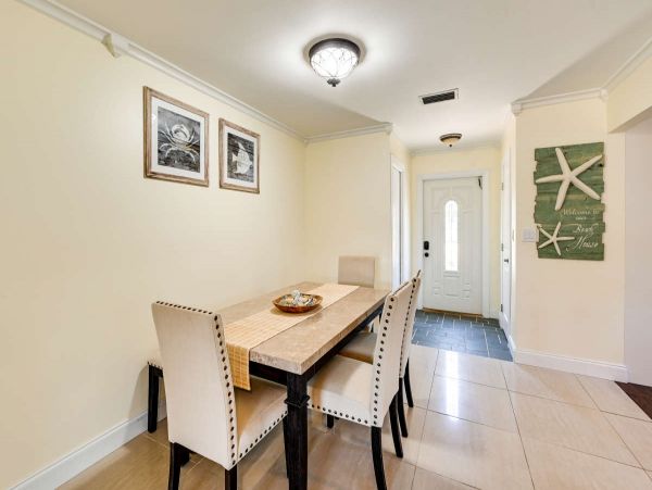 Lovely 2 Bedroom Vacation Home in Naples