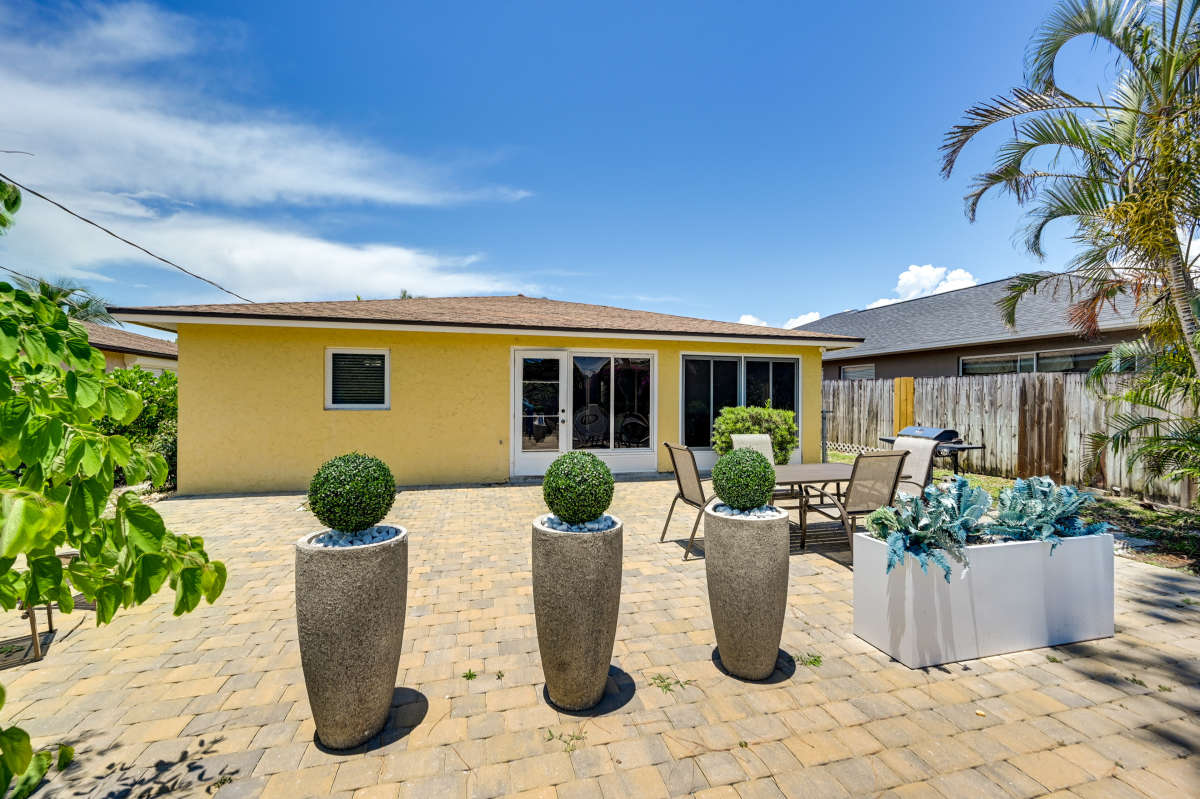 Lovely 2 Bedroom Vacation Home in Naples