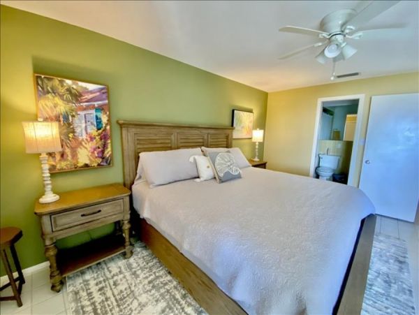 Longboat Key Condo with Two Bedrooms Communal Pool