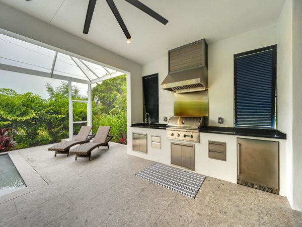 Modern Naples 3 Bedroom Vacation Rental Sleeps 8 Guests