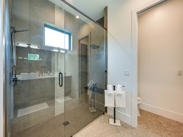 Modern Naples 3 Bedroom Vacation Rental Sleeps 8 Guests