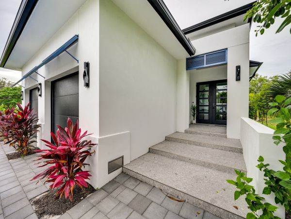 Modern Naples 3 Bedroom Vacation Rental Sleeps 8 Guests