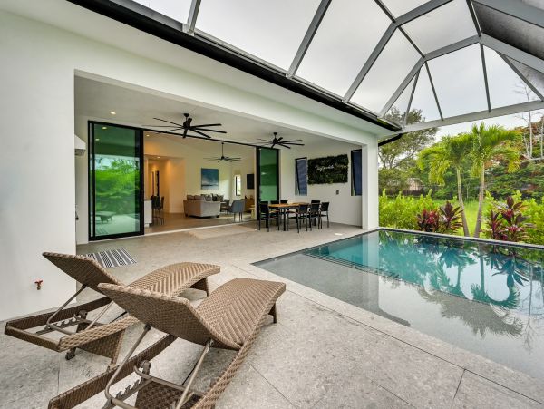 Modern Naples 3 Bedroom Vacation Rental Sleeps 8 Guests