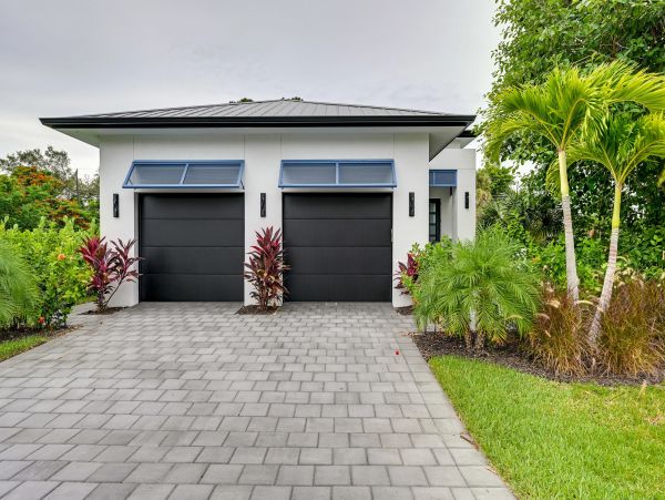 Modern Naples 3 Bedroom Vacation Rental Sleeps 8 Guests