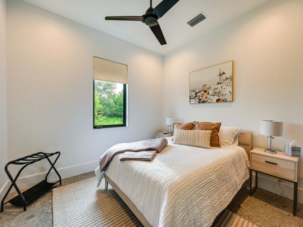 Modern Naples 3 Bedroom Vacation Rental Sleeps 8 Guests