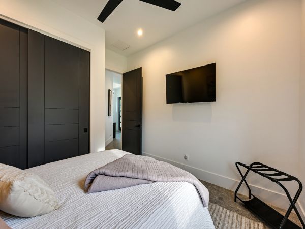 Modern Naples 3 Bedroom Vacation Rental Sleeps 8 Guests